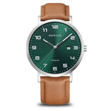 Cargar imagen en el visor de la galería, Reloj de cuarzo Bering Titanium 18640-568 para hombre.