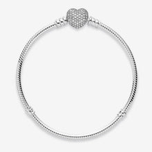 Carica l'immagine nel visualizzatore di Gallery, Bracciale con Chiusura a Cuore Pavè