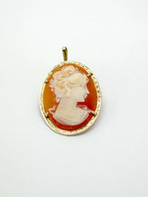Carica l'immagine nel visualizzatore di Gallery, 18kt yellow gold shell engraved cameo pendant, item code 74214