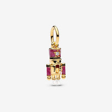 Carica l'immagine nel visualizzatore di Gallery, Charm Pendente Schiaccianoci Placcatura in Oro 14k