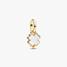 Cargar imagen en el visor de la galería, Charm Mini Pendente Quadrifoglio Bianco Pandora ME