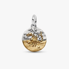 Cargar imagen en el visor de la galería, Charm Medallion Scorpione