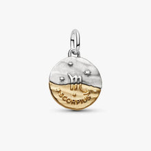 Cargar imagen en el visor de la galería, Charm Medallion Scorpione