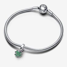 Carica l'immagine nel visualizzatore di Gallery, Charm Pendente Quadrifoglio Verde Piccolo
