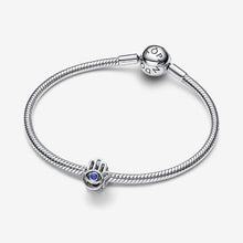 Carica l'immagine nel visualizzatore di Gallery, Charm Openwork Mano di Fatima Pietra Blu