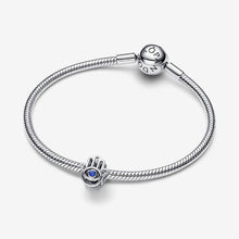 Carica l'immagine nel visualizzatore di Gallery, Charm Openwork Mano di Fatima Pietra Blu