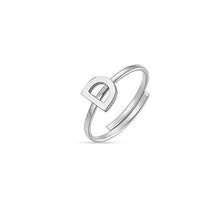 Cargar imagen en el visor de la galería, Anillo de mujer de acero con letra de Luca Barra