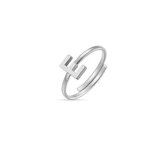 Cargar imagen en el visor de la galería, Anillo de mujer de acero con letra de Luca Barra