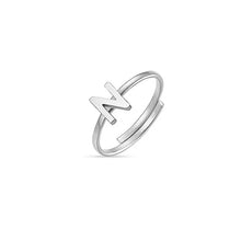 Cargar imagen en el visor de la galería, Anillo de mujer de acero con letra de Luca Barra