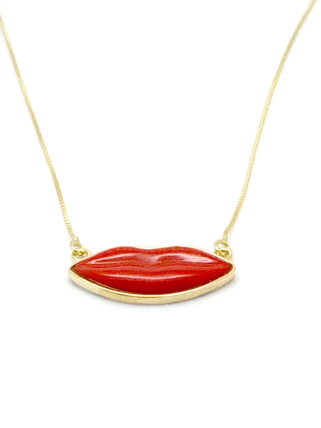 Collana in oro giallo 18kt Bacio Lolita con pasta di corallo incisa cod.74046
