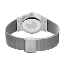 Cargar imagen en el visor de la galería, Reloj Bering Classic 11938-003DD solo tiempo para hombre
