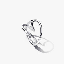 Carica l'immagine nel visualizzatore di Gallery, Anello Cuore Piccolo Linea Sinuosa
