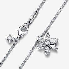 Carica l'immagine nel visualizzatore di Gallery, Collana Pendente Herbarium Fiore Luminoso
