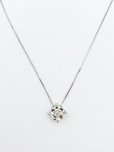 Cargar imagen en el visor de la galería, Punto de luz floral en Oro Blanco de 18kt (750) con diamante ct. 0.02 Alchimia Gioielli

