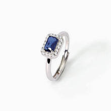 Cargar imagen en el visor de la galería, Anillo de mujer de plata con zafiro sintético y circonitas ¿COOL O RÉTRO? Mabina 523337
