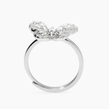 Cargar imagen en el visor de la galería, Anello in argento con farfalla in zirconi BATTITO D'ALI 523520
