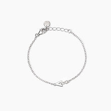 Carica l&#39;immagine nel visualizzatore di Gallery, Bracciale neonato con lettera V e diamante Lab-Grown Welcome Baby 533925V
