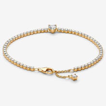 Carica l'immagine nel visualizzatore di Gallery, Bracciale Tennis con Cuore in Rilievo
