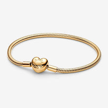 Carica l'immagine nel visualizzatore di Gallery, Bracciale Moments con Chiusura a Cuore
