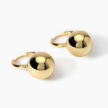 Carica l&#39;immagine nel visualizzatore di Gallery, Orecchini da donna in argento placcati oro a cerchio con sfera Boule Mabina 563868
