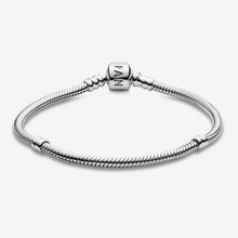 Load image into Gallery viewer, Bracciale Pandora Moments con maglia snake

