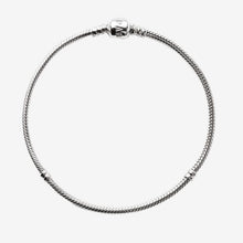 Load image into Gallery viewer, Bracciale Pandora Moments con maglia snake

