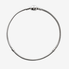 Load image into Gallery viewer, Bracciale Pandora Moments con maglia snake
