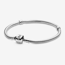 Load image into Gallery viewer, Bracciale Pandora Moments con maglia snake
