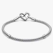 Load image into Gallery viewer, Bracciale Maglia Geometrica con Chiusura a Cuore
