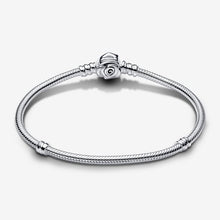 Carica l'immagine nel visualizzatore di Gallery, Bracciale con Chiusura a Rosa
