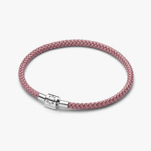 Carica l'immagine nel visualizzatore di Gallery, Bracciale in Corda Rosa con Chiusura a Barile
