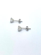 Load image into Gallery viewer, 72118 Earrings in 18 kt Stamped White Gold (750m) with zircon
