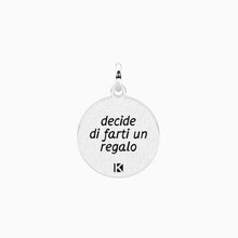 Carica l&#39;immagine nel visualizzatore di Gallery, Ciondolo in acciaio tondo con frase sull&#39;amicizia Kidult 741204
