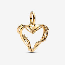Cargar imagen en el visor de la galería, Charm Medallion Wire Heart Pandora ME

