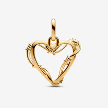 Cargar imagen en el visor de la galería, Charm Medallion Wire Heart Pandora ME
