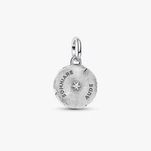 Load image into Gallery viewer, Charm Medallion Farfalla "Somniare Aude"
