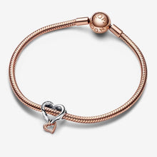 Load image into Gallery viewer, Charm Openwork Cuore Infinito "Family is Love"
