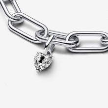 Carica l'immagine nel visualizzatore di Gallery, Charm Mini Pendente Keyhole Heart Pandora ME
