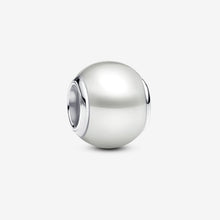 Cargar imagen en el visor de la galería, Charm Sfera con Perla Artificiale
