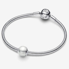Cargar imagen en el visor de la galería, Charm Sfera con Perla Artificiale
