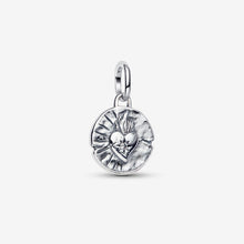 Carica l'immagine nel visualizzatore di Gallery, Charm Medallion Cuore Sacro "Amor Vincit Omnia"
