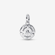 Carica l'immagine nel visualizzatore di Gallery, Charm Medallion Cuore Sacro "Amor Vincit Omnia"
