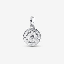 Load image into Gallery viewer, Charm Medallion Cuore Sacro "Amor Vincit Omnia"
