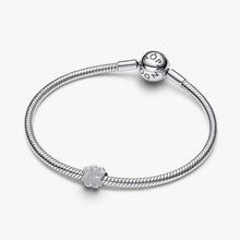 Load image into Gallery viewer, Mini Charm Quadrifoglio effetto diamantato
