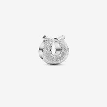 Cargar imagen en el visor de la galería, Mini Charm Ferro di cavallo effetto diamantato
