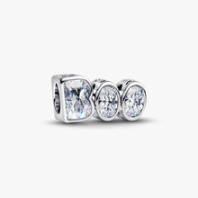 Cargar imagen en el visor de la galería, Charm "BOO" che si illumina al buio
