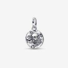 Cargar imagen en el visor de la galería, Charm Medallion Teschio "Carpe Diem"
