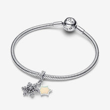 Carica l'immagine nel visualizzatore di Gallery, Charm pendente doppio Fiocco di neve opalescente
