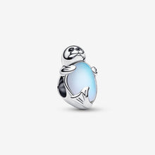 Load image into Gallery viewer, Charm Cucciolo di Foca "Hold Me Close"
