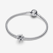 Carica l'immagine nel visualizzatore di Gallery, Charm Openwork Fiocco di Neve
